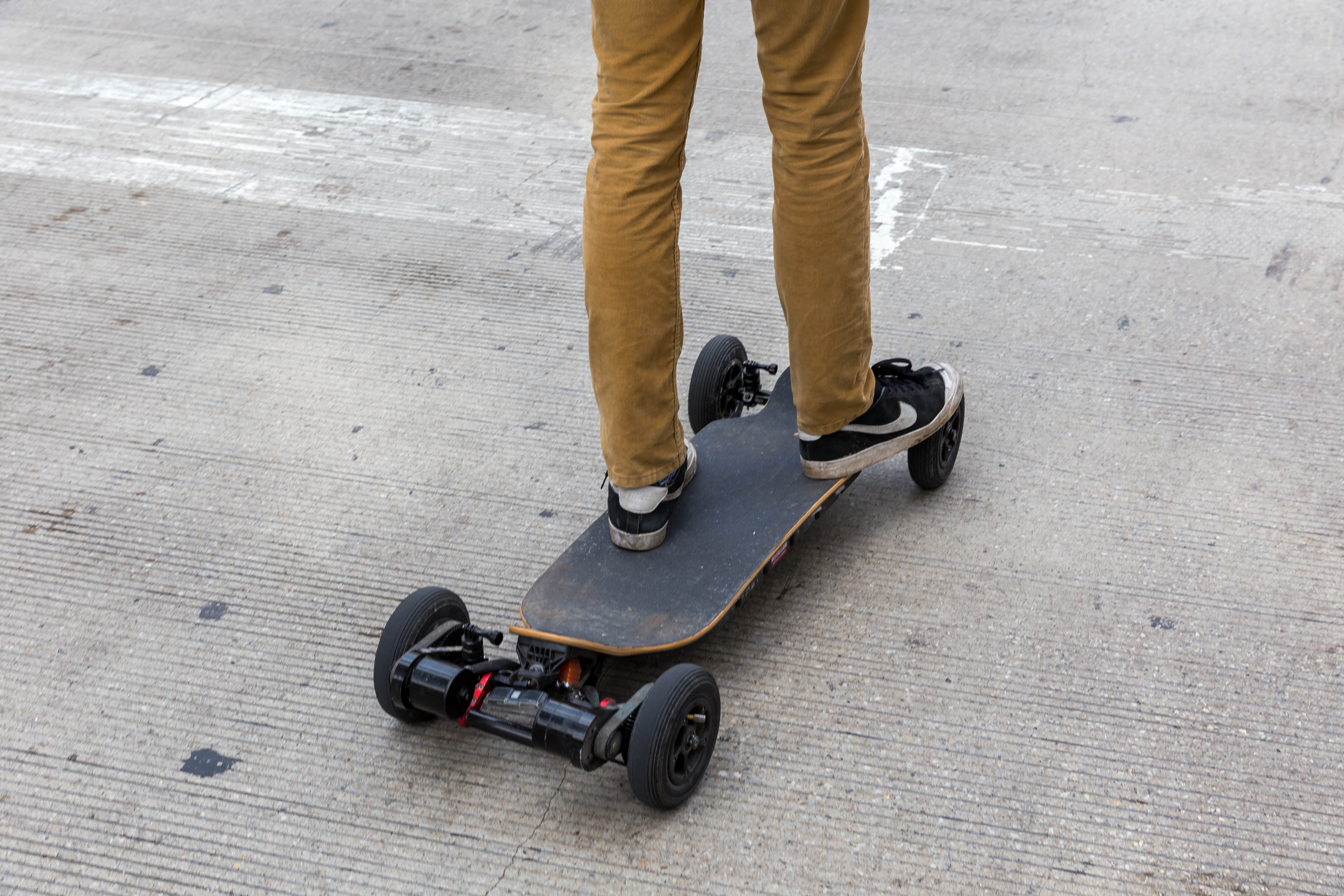 Electric Longboard Complete Buying + Riding Guide ]