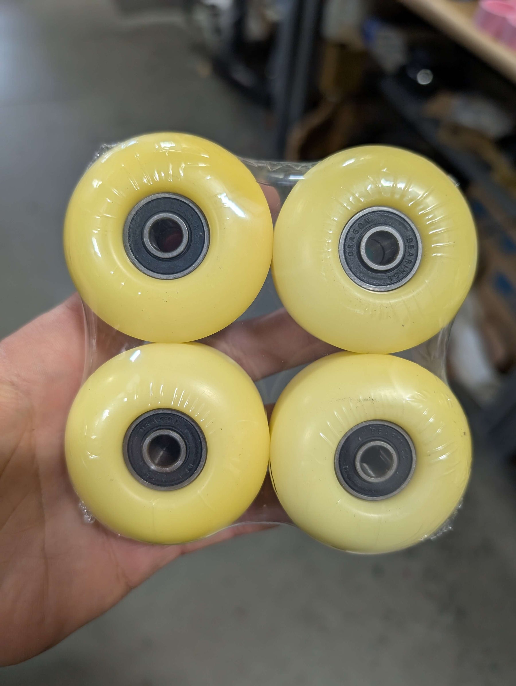 Mini Logo C-Cut 54mm/101a Wheels, White w/ Bearings [BLEMISH]