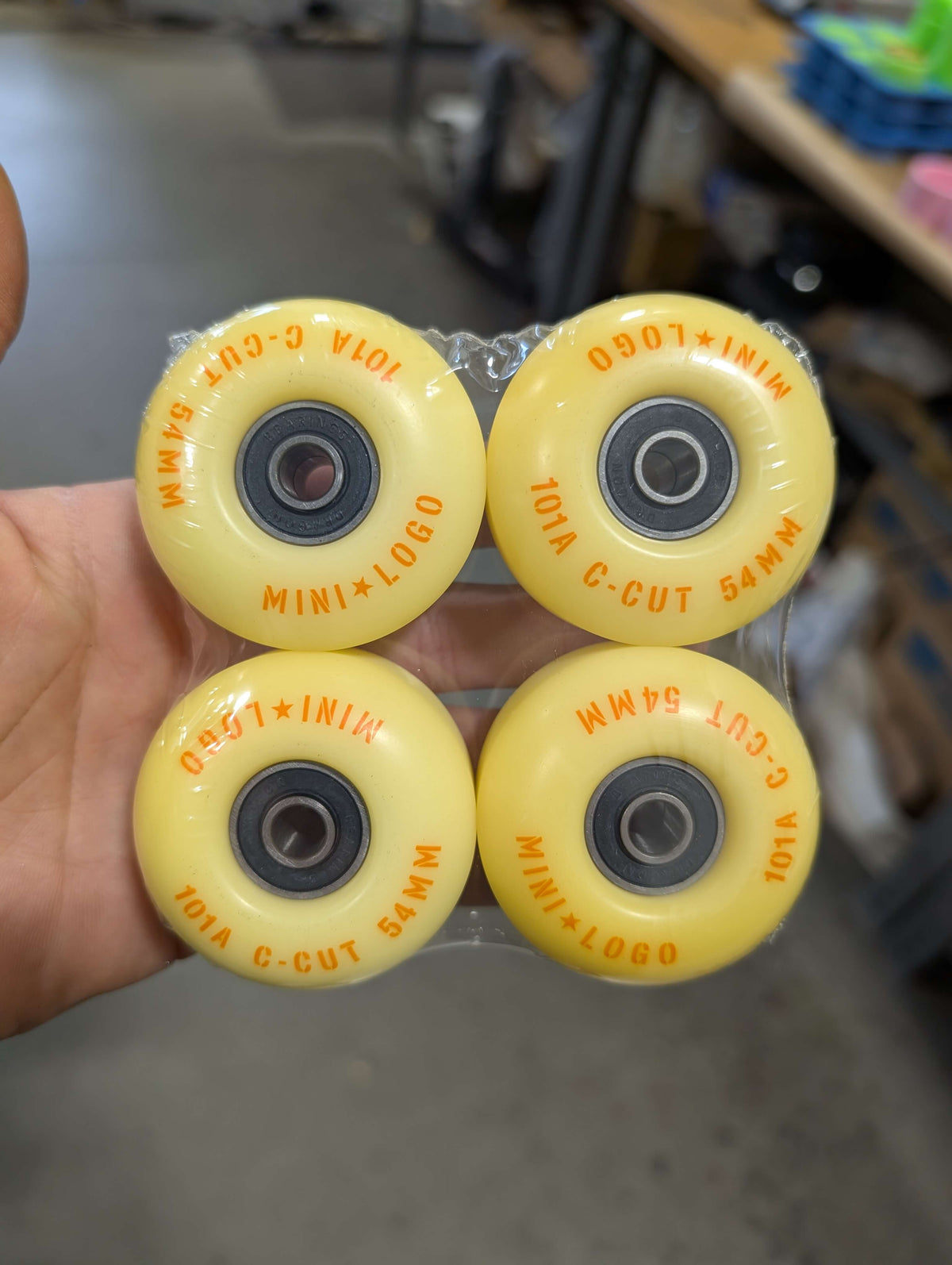 Mini Logo C-Cut 54mm/101a Wheels, White w/ Bearings [BLEMISH]