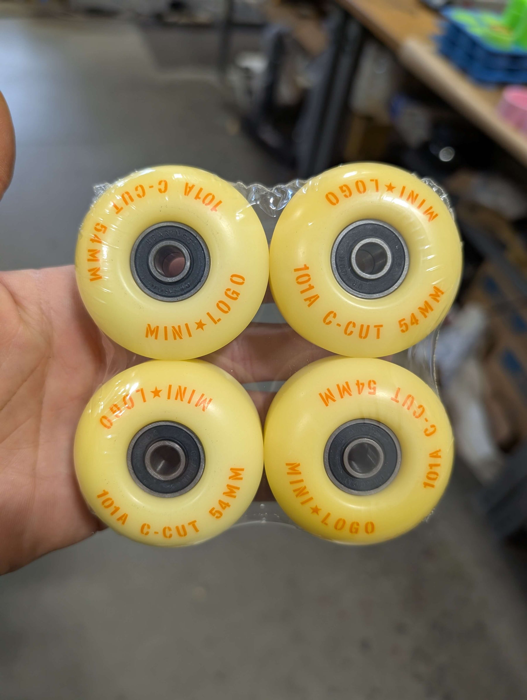 Mini Logo C-Cut 54mm/101a Wheels, White w/ Bearings [BLEMISH]